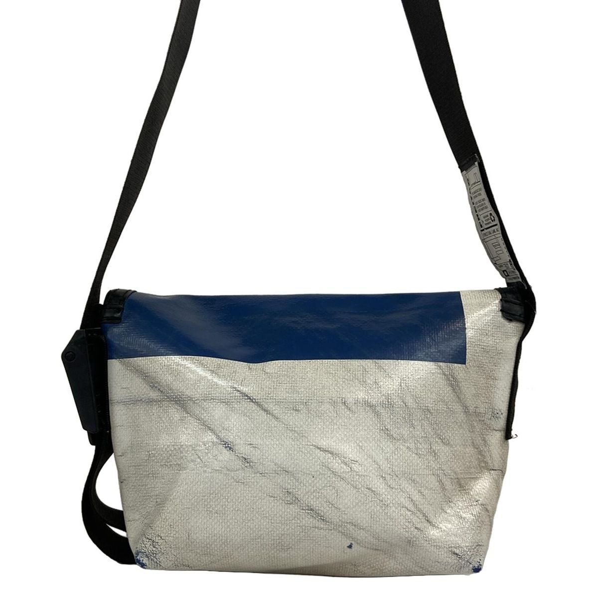 FREITAG(フライターグ) ショルダーバッグ - ネイビー×白×黒 FREITAG(フライターグ) ショルダーバッグ - ネイビー×白×黒 - メルカリ