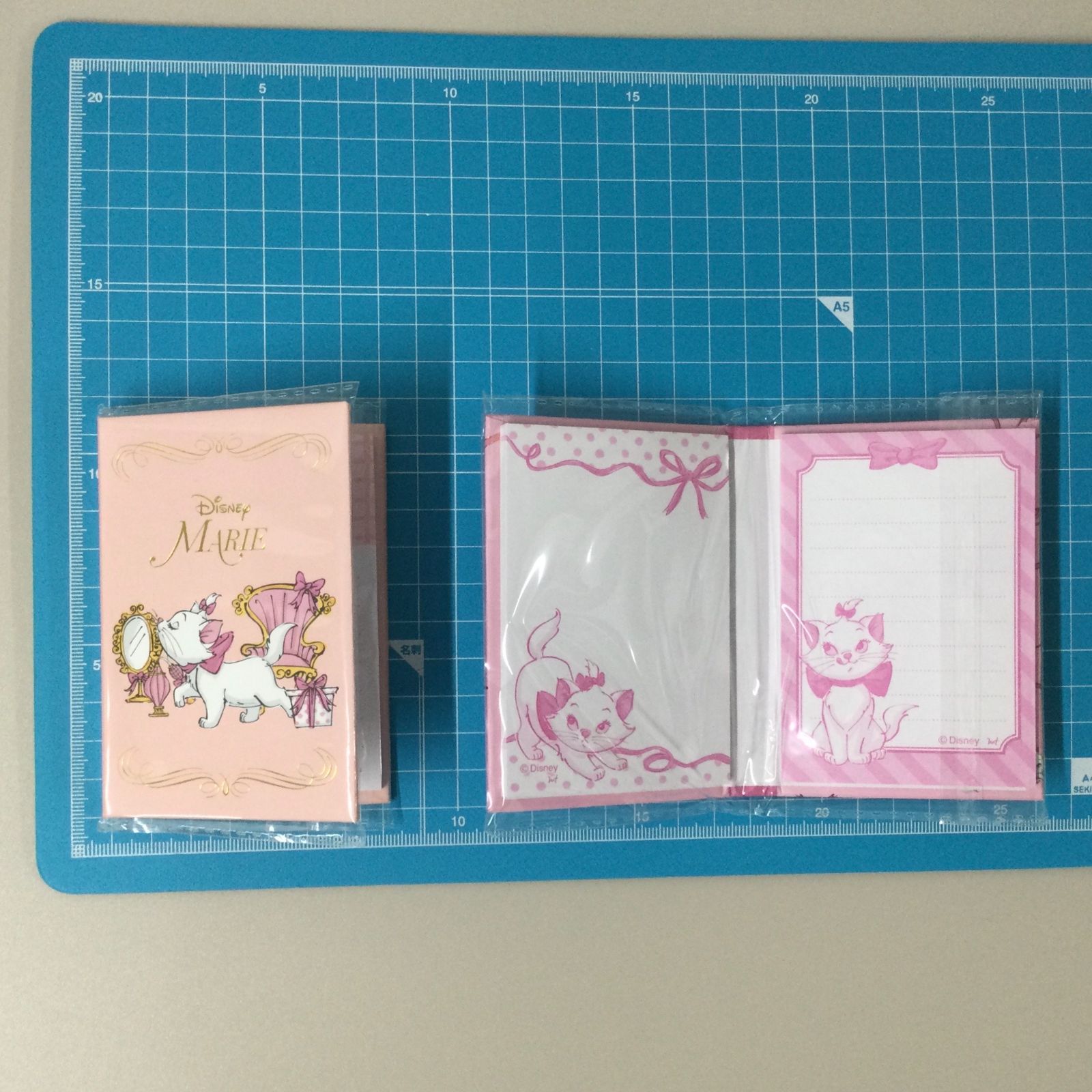 d141【新品・未使用】Disney マリーちゃん ブック型メモ帳 2種セット 4