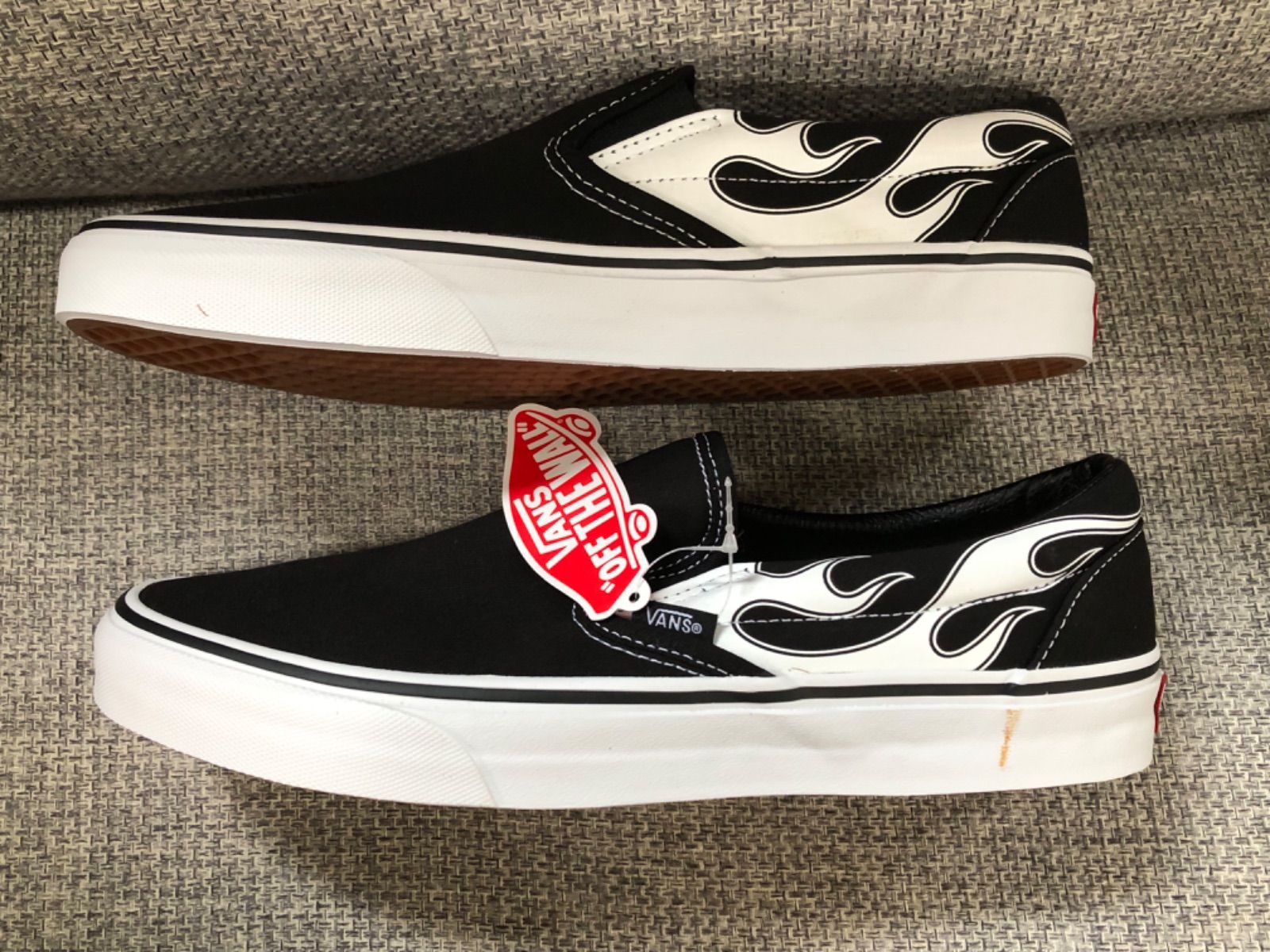 VANSの定番モデルクラシック スリッポン フレイムパターン（炎柄）28cm 