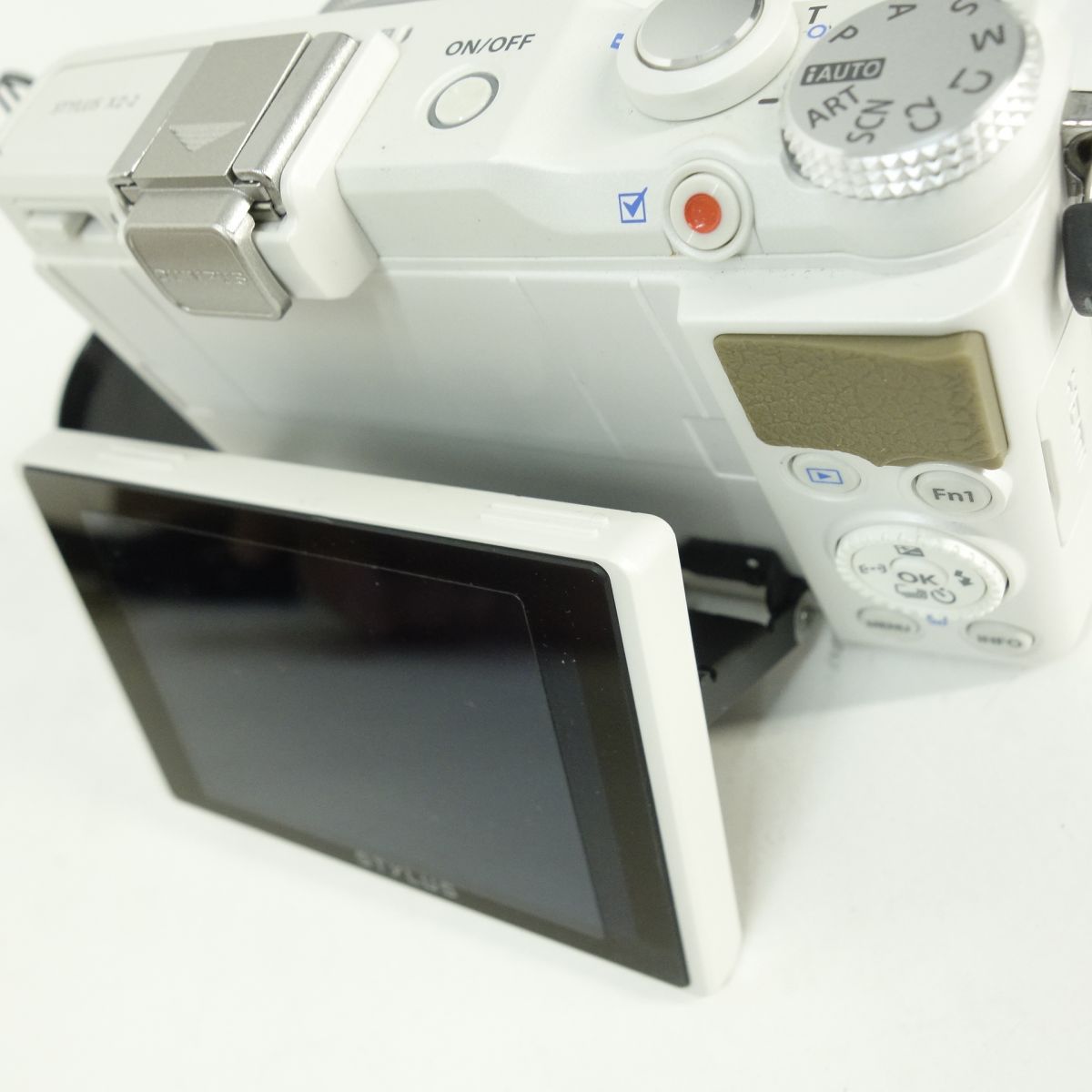 OLYMPUS オリンパス STYLUS XZ-2 ホワイト SDカード付き コンパクト