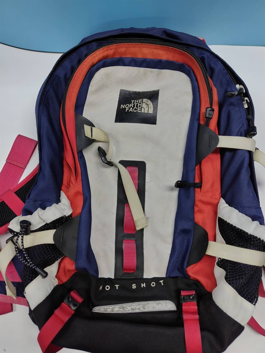THE NORTH FACE HOT SHOT SE/バックパック/リュック/トリコロール 