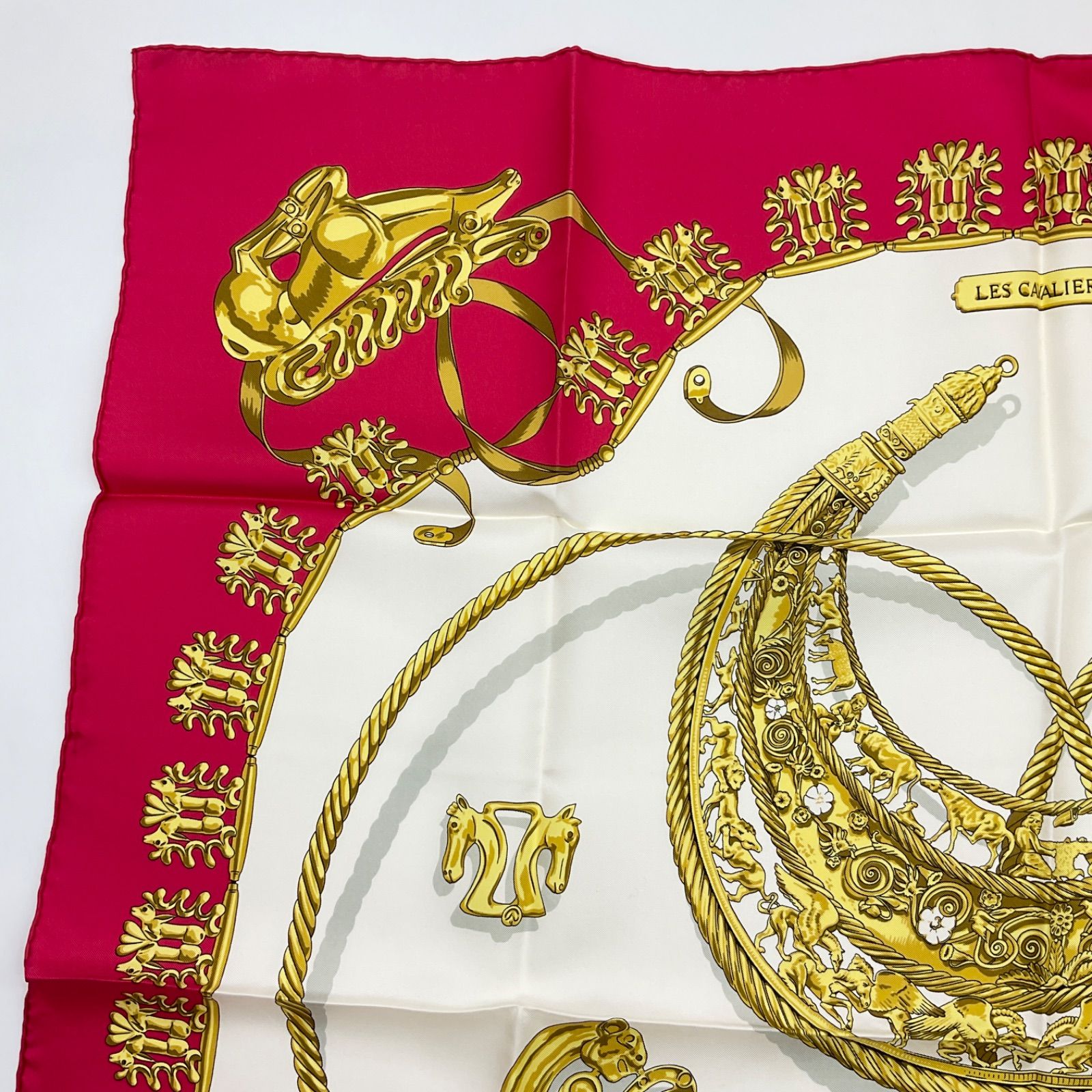 HERMES エルメス スカーフカレ90 LES CAVALIERS D'OR ○HERMES エルメス カレ90 スカーフ LES CAVALIERS D'OR 黄金の騎士