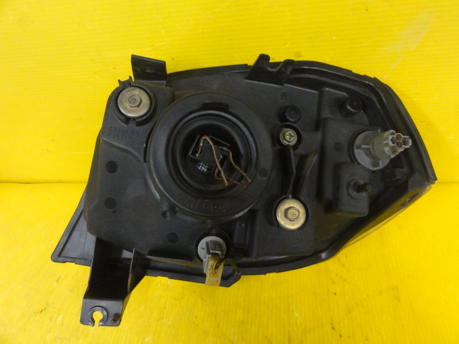 ☆平成13年車 スズキ Kei HN22S 右 ヘッドライト ヘッドランプ STANLEY