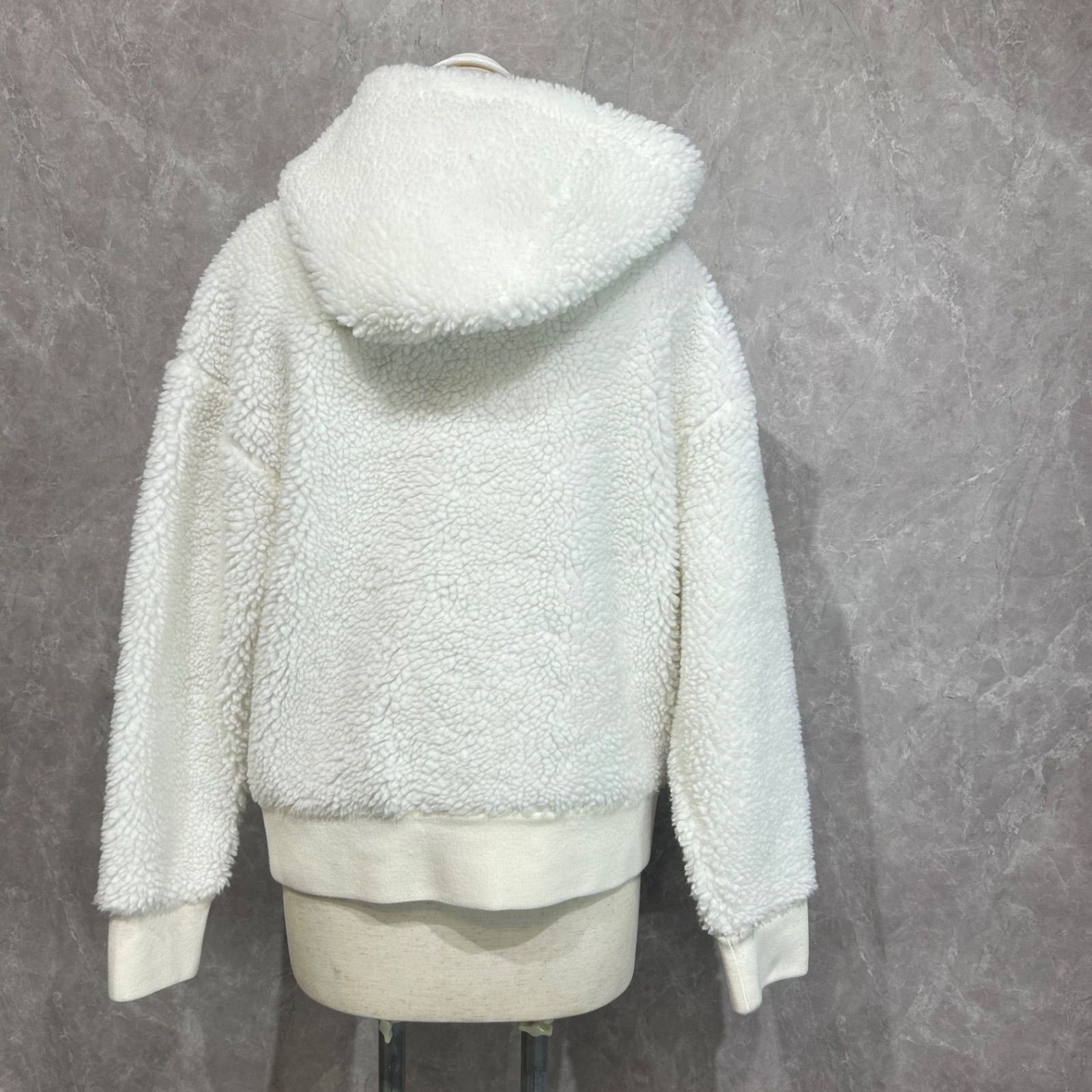 美品】 MONCLER モンクレールボア ジャケットパーカー白xs - メルカリ