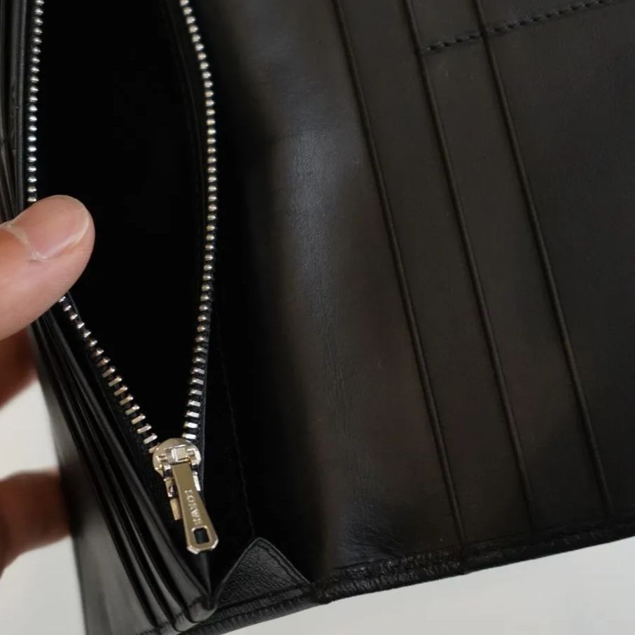 LOEWE ロエベ 長財布 ブラック レザー アナグラム 美品 - メルカリ