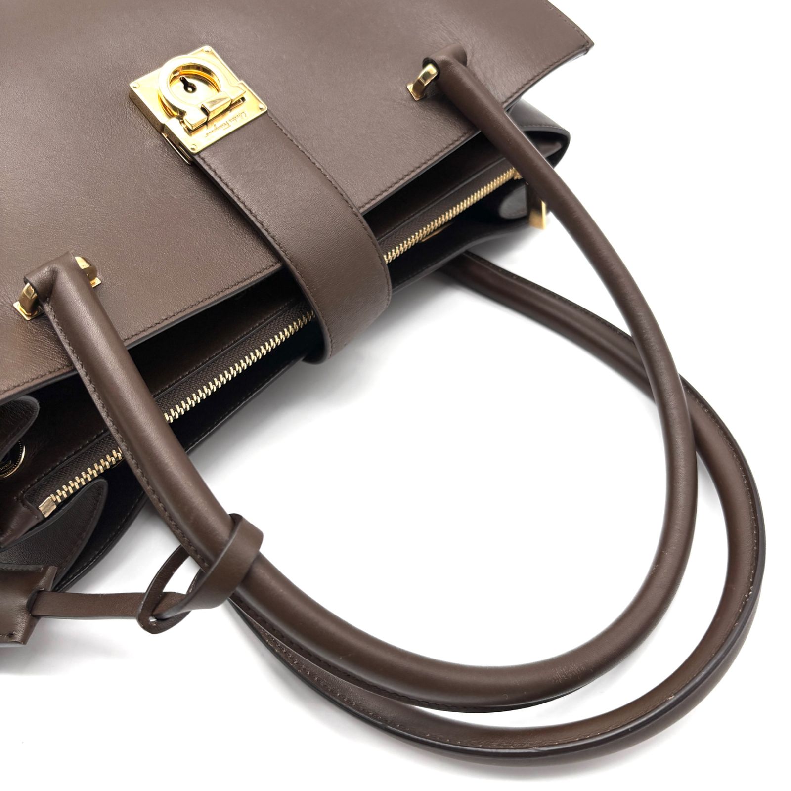 美品 Salvatore Ferragamo サルヴァトーレフェラガモ ガンチーニ 