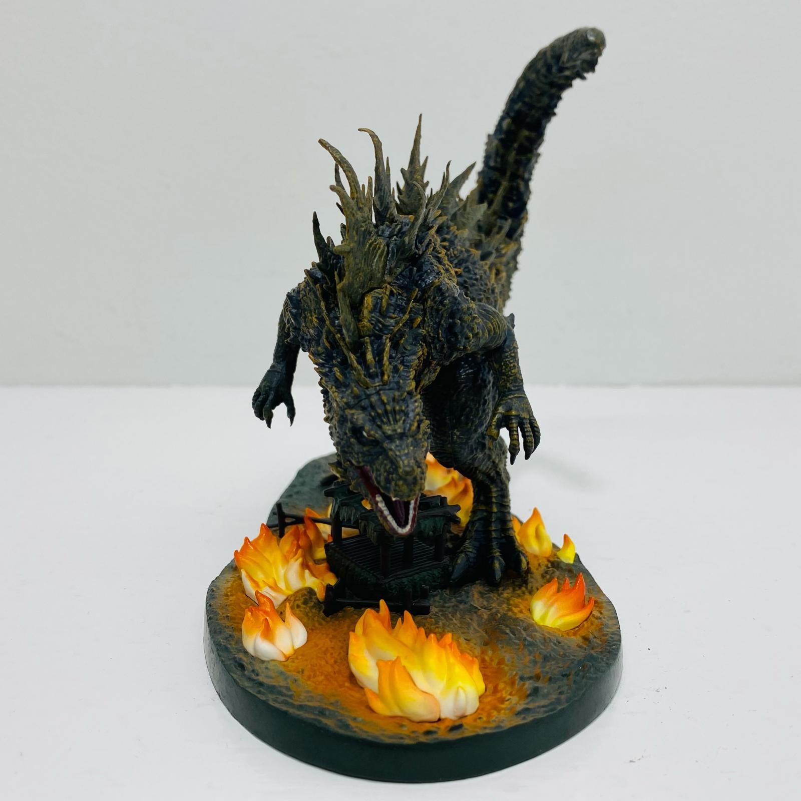 飾磨店】 中古 呉爾羅(2023)大戸島襲撃イメージver.アートヴィネット