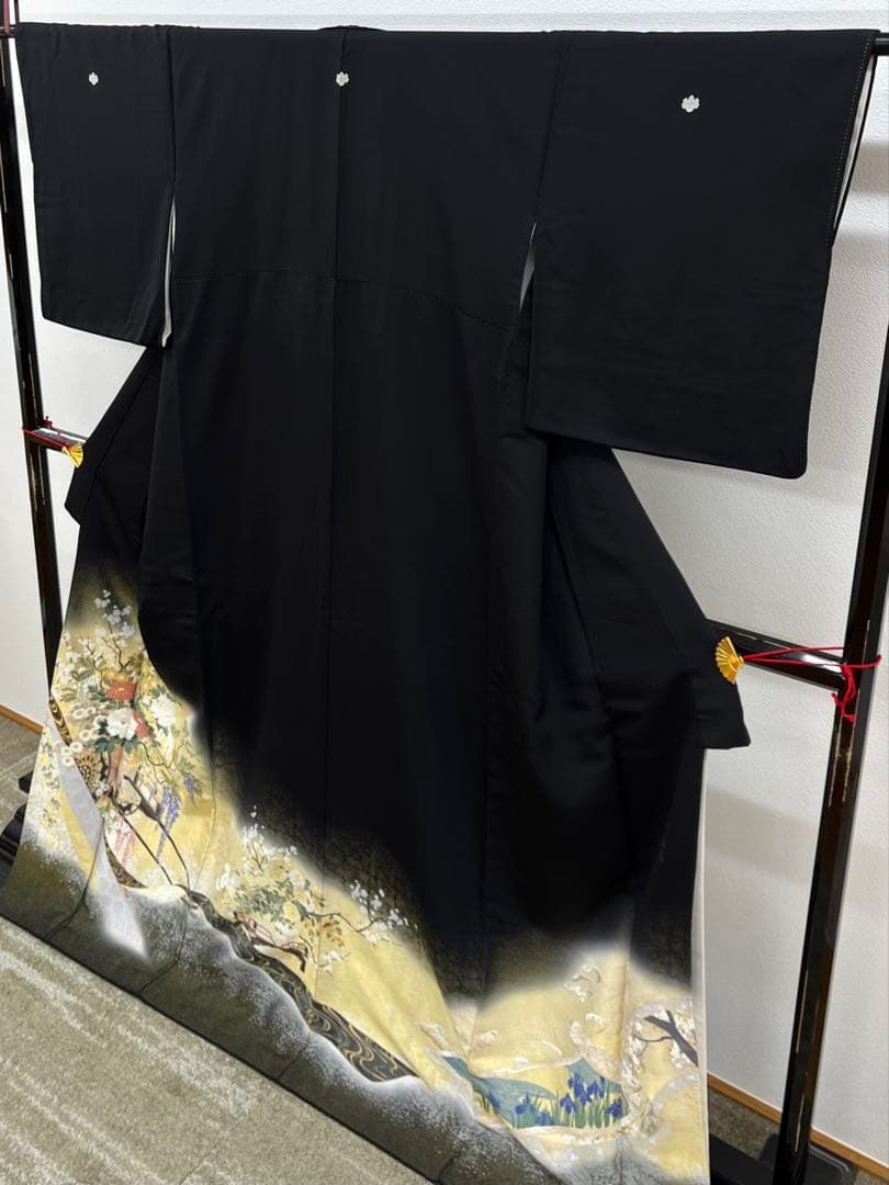 山本寛斎 寿光織 琳派華祥 黒留袖 御所車 比翼仕立て 正絹 A288 - メルカリ