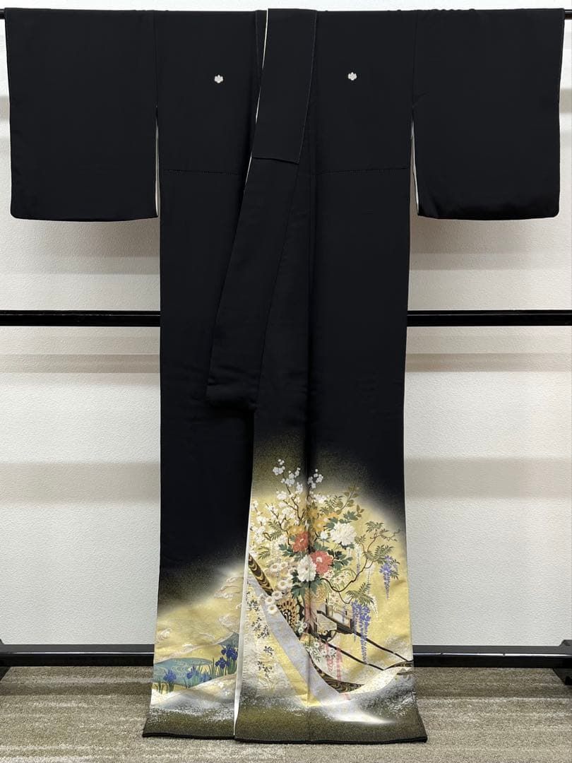山本寛斎 寿光織 琳派華祥 黒留袖 御所車 比翼仕立て 正絹 A288 山本寛斎 寿光織 琳派華祥 黒留袖 御所車 比翼仕立て 正絹 A288 - メルカリ