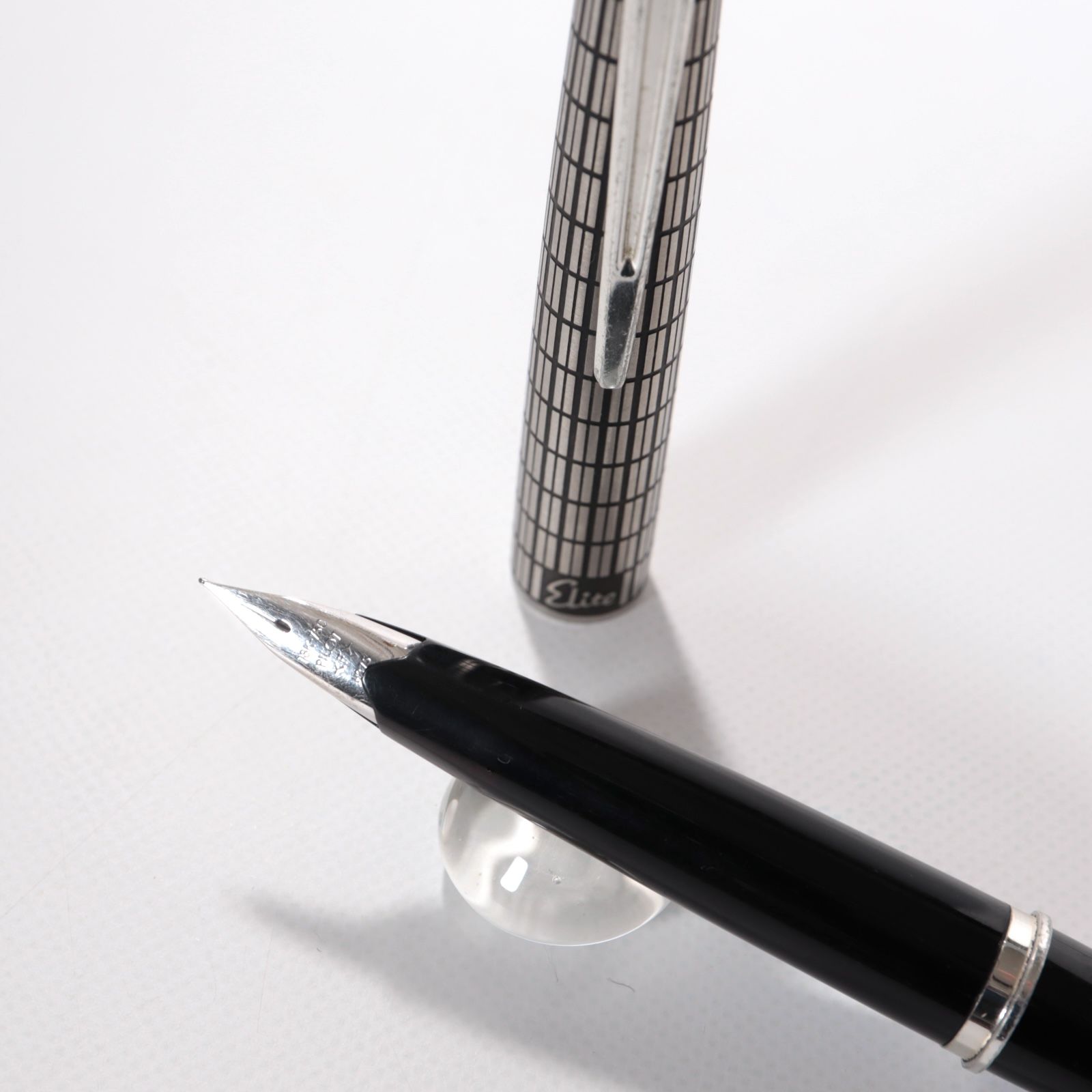 PILOT パイロット エリート 万年筆 18K 格子柄 シルバーカラー F PILOT パイロット エリート 万年筆 18K 格子柄 シルバーカラー F