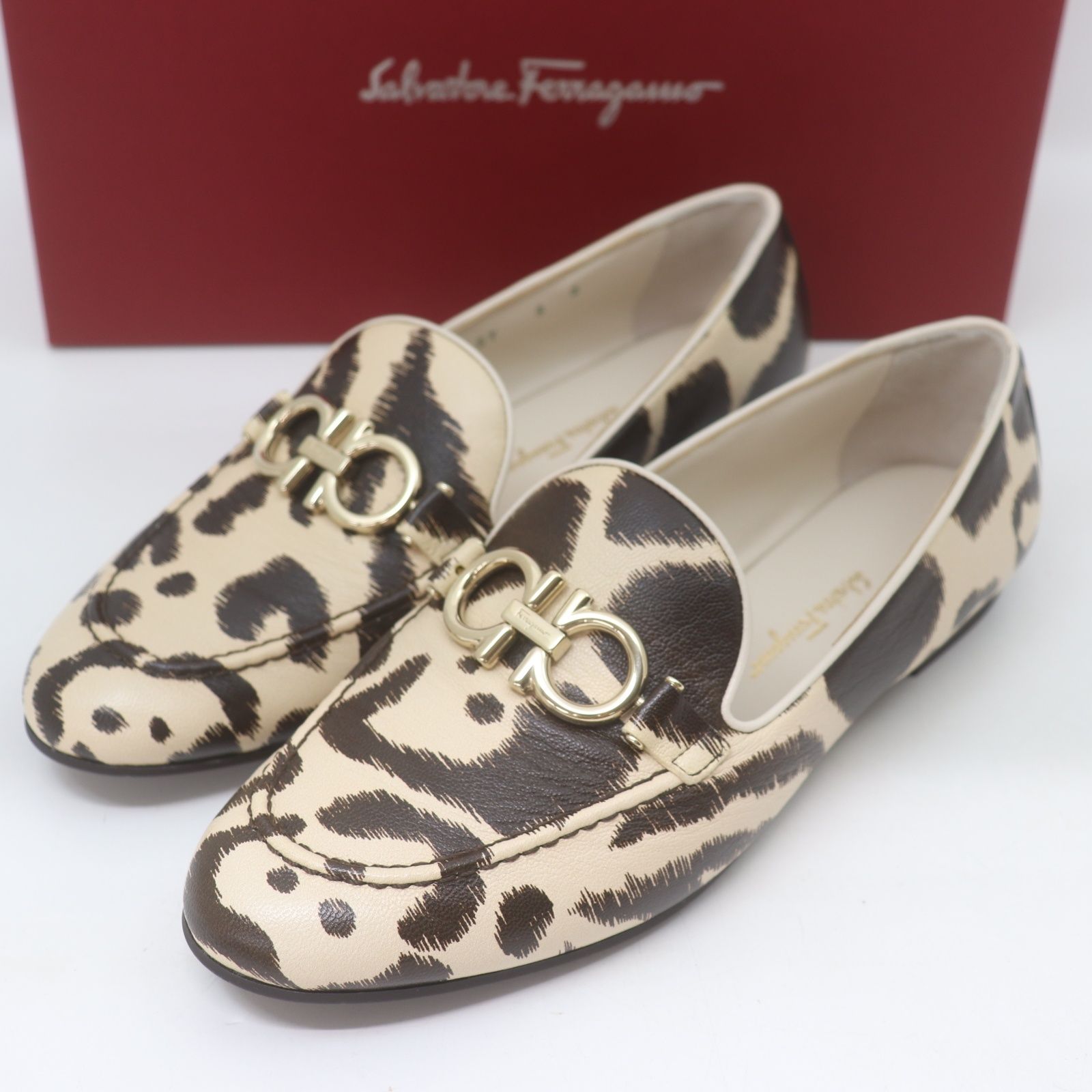 ITXZKY0SI374 Salvatore Ferragamo サルヴァトーレフェラガモ 