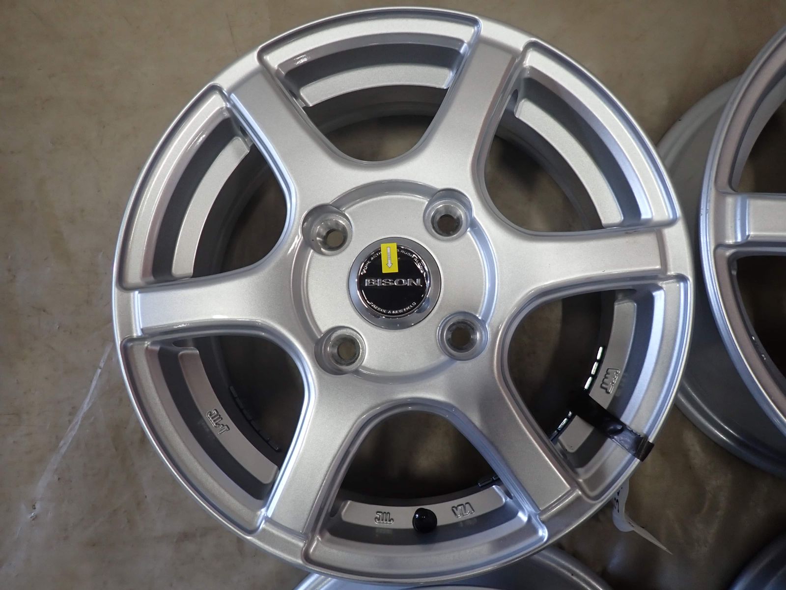 4本SET 会社宛送料無料 14×5J デザイン シルバー アルミ 4穴 PCD 114.3 