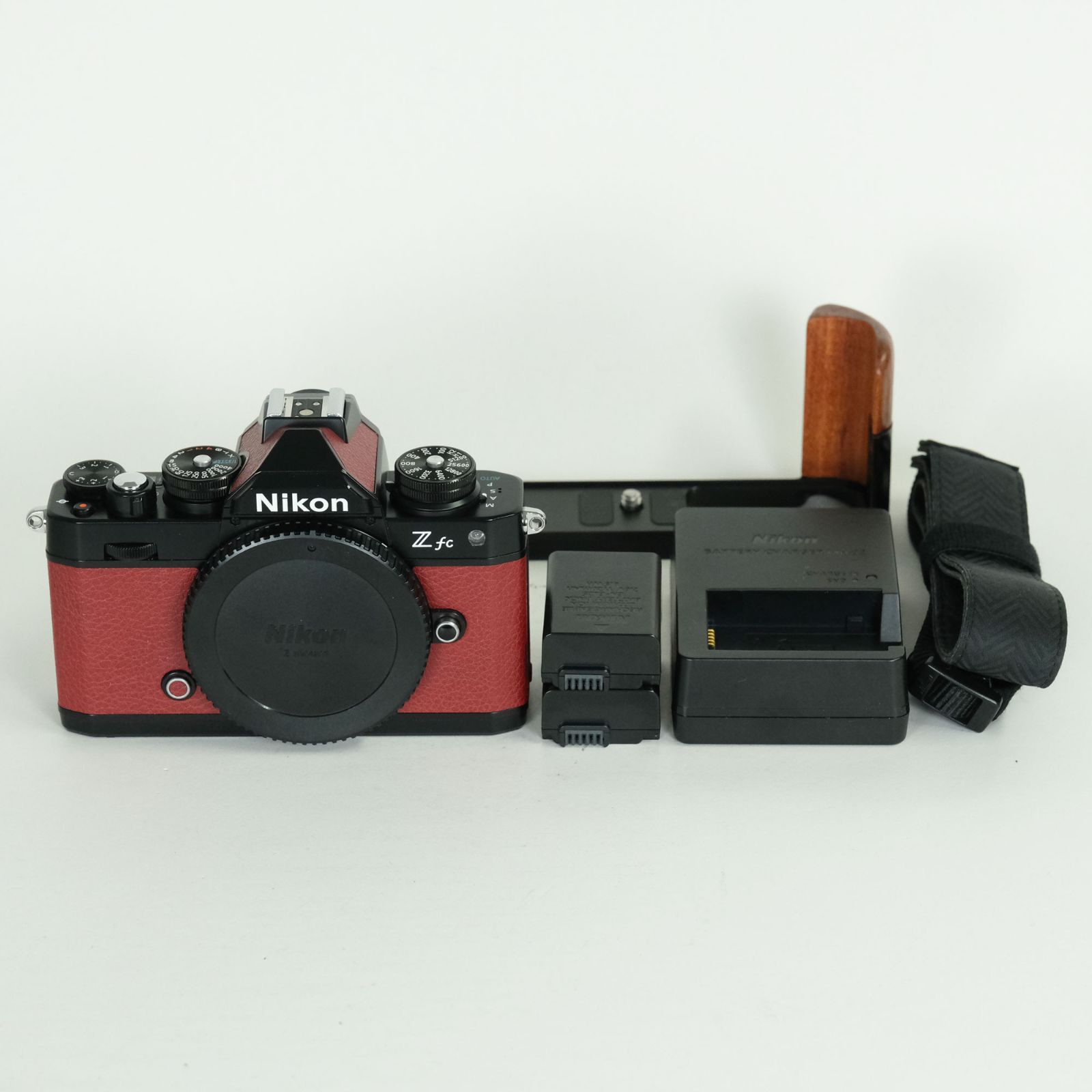 美品 | シャッター数3,743回｜バッテリー2個・グリップ付] Nikon Z fc 