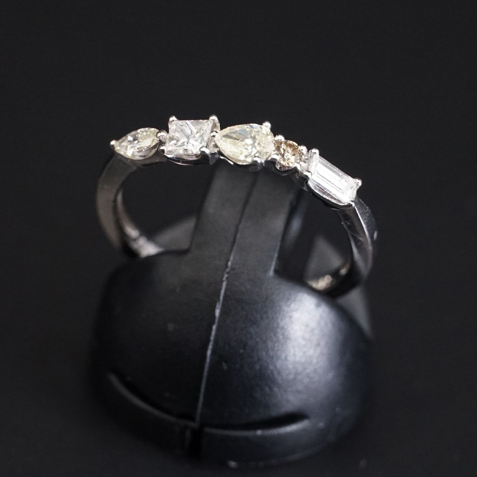 ダイヤモンド リング ファンシーカット プリンセス ペアシェイプ 