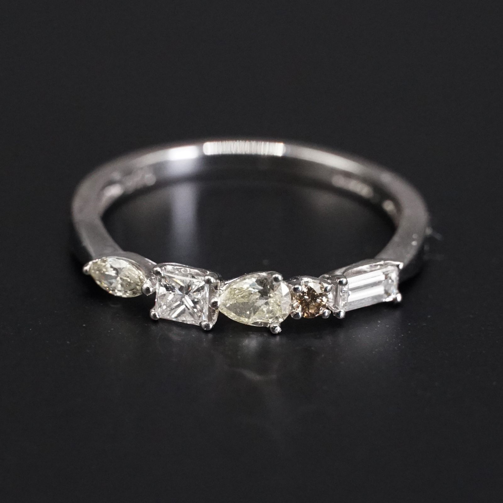 ダイヤモンド リング ファンシーカット プリンセス ペアシェイプ 