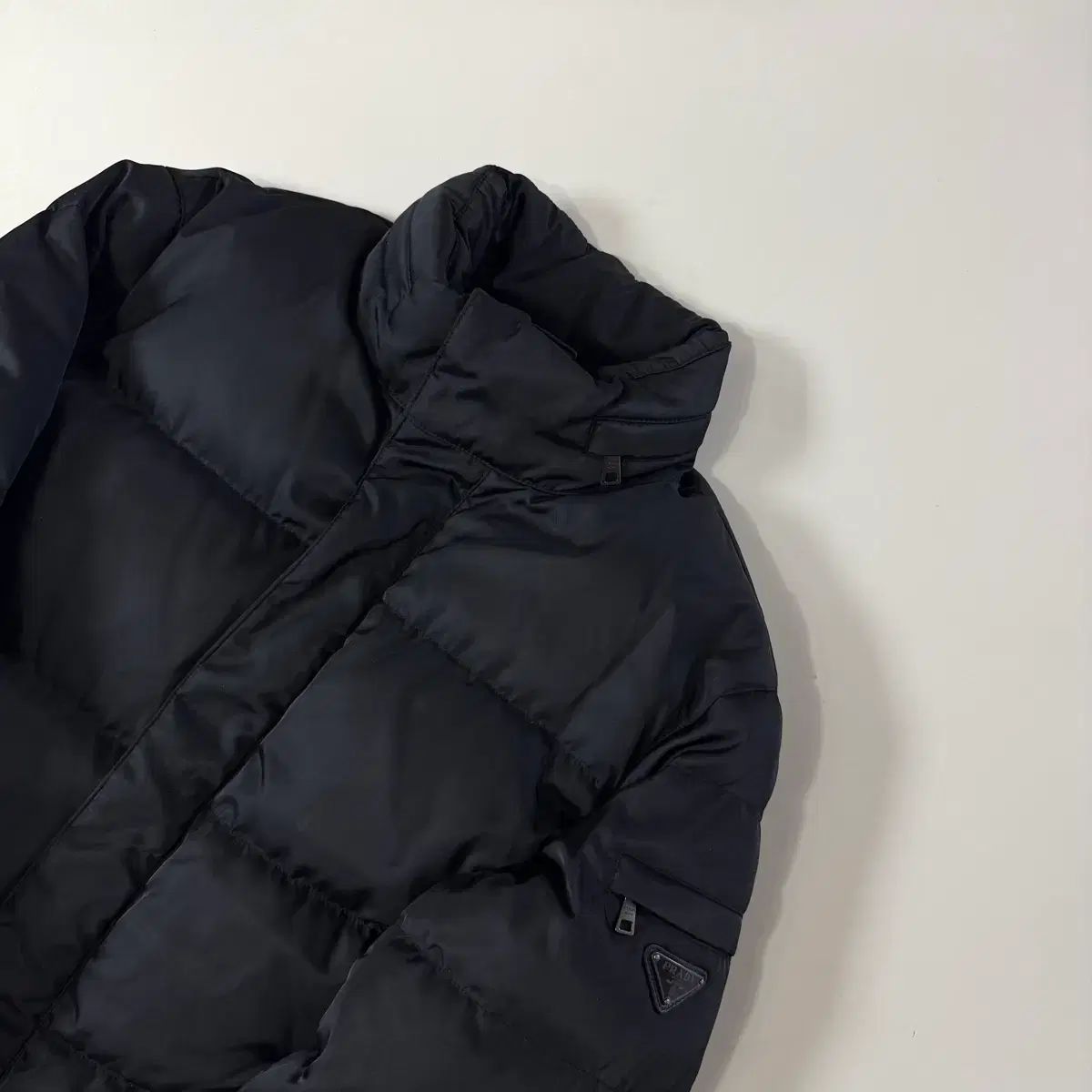 正規品/当日出荷 PRADA プラダ 三角ロゴ ダウン - メルカリ