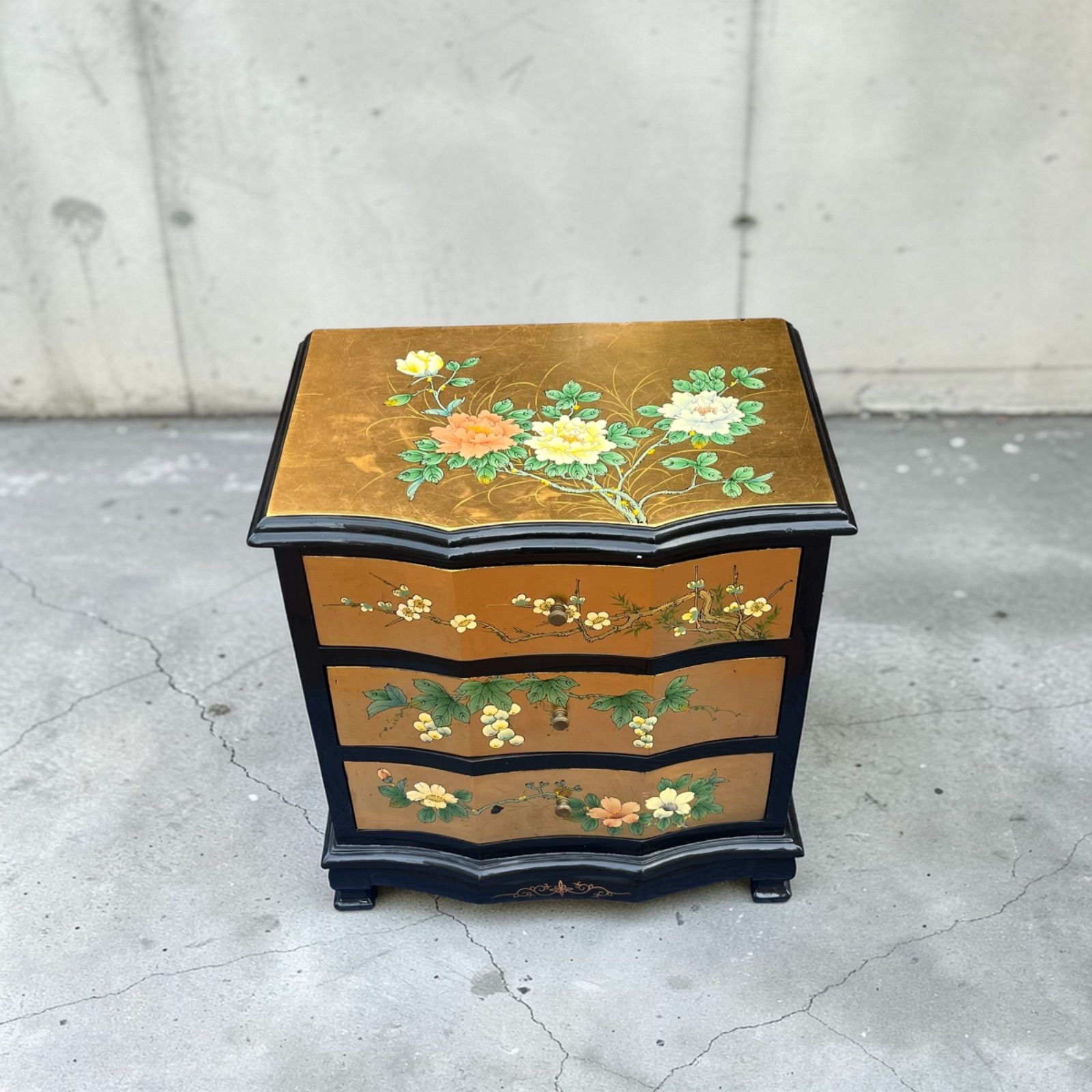 漆塗り モダンヴィンテージ 花柄チェスト 3段 黒×金 蒔絵風 サイド