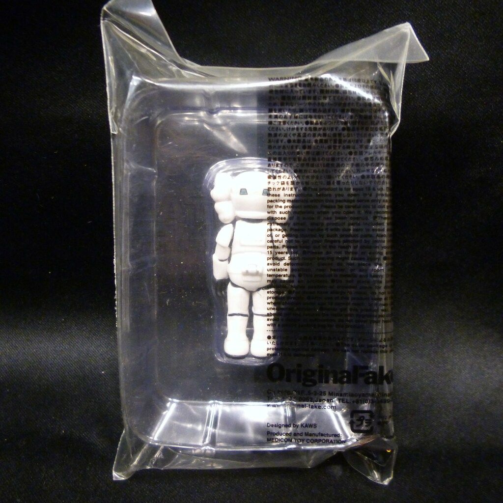 OriginalFake KAWS/STARWARS MINI ストームトルーパー カウズver