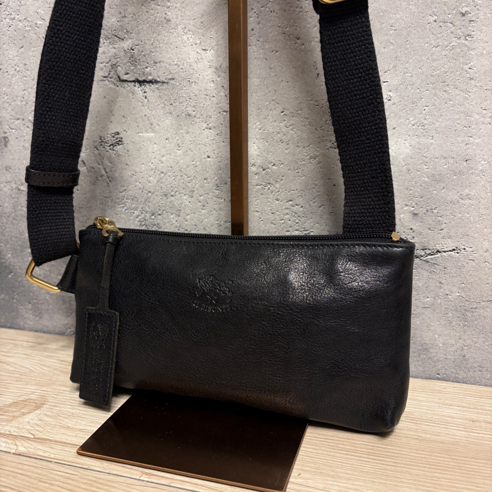 ? ✨IL BISONTE ミニショルダーバッグ ブラック 美品 L3→-898 - メルカリ