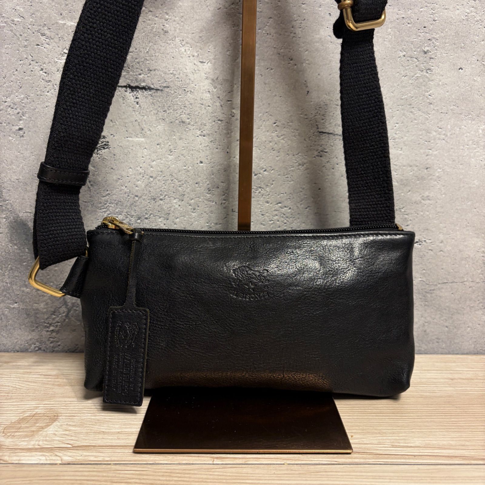 ? ✨IL BISONTE ミニショルダーバッグ ブラック 美品 L3→-898 - メルカリ