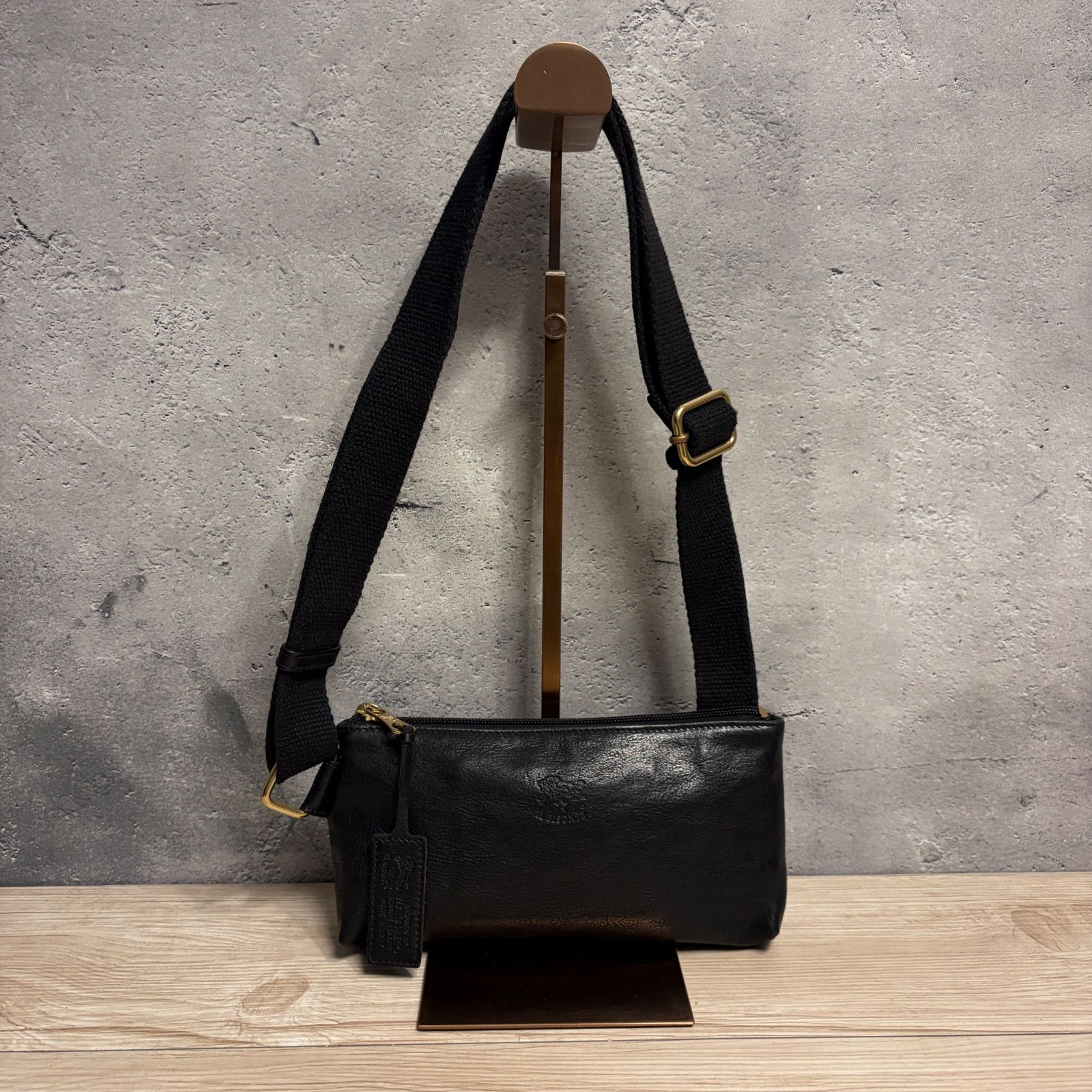 ? ✨IL BISONTE ミニショルダーバッグ ブラック 美品 L3→-898