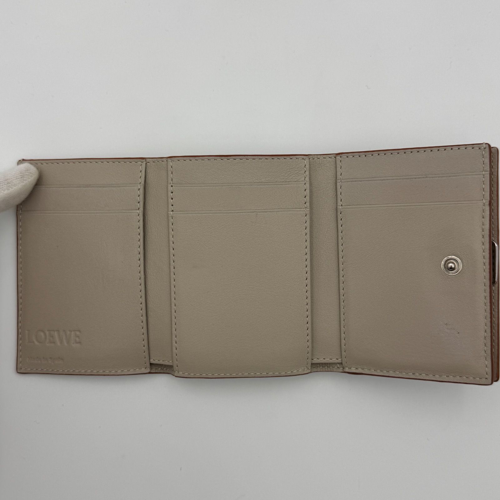 LOEWE アナグラム トライフォールド グレインカーフレザー アイボリー 