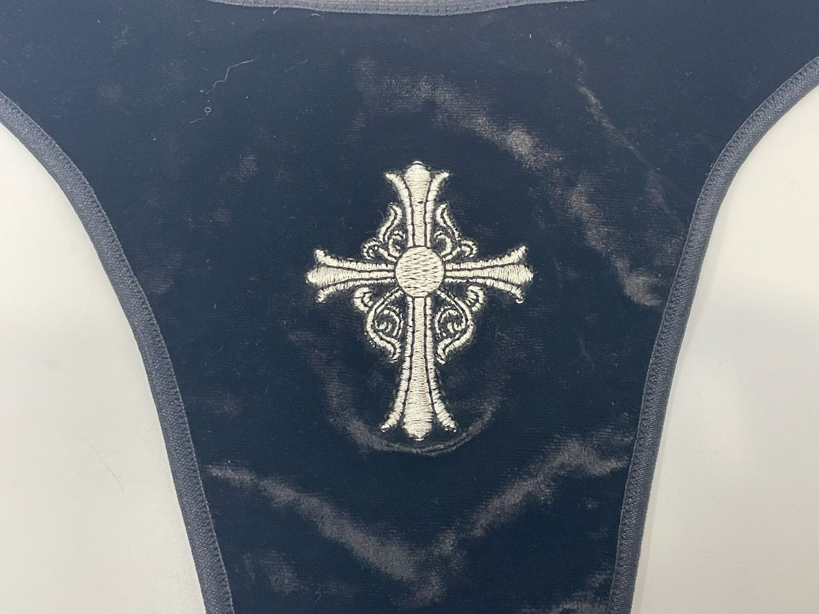 クロムハーツ　Tバックショーツ　ヴィンテージ クロムハーツ CHROME HEARTS クロス ベロア Tバッグ ショーツ - メルカリ