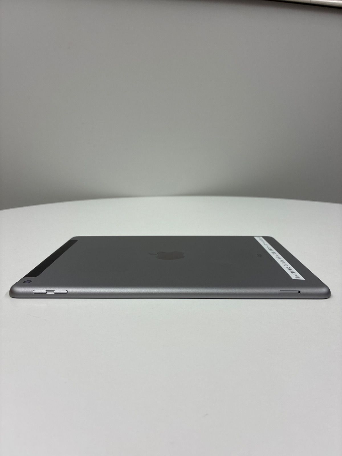iPad ダークグレー 小傷あり 画面小傷あり iPad本体 Apple やや傷あり - メルカリ
