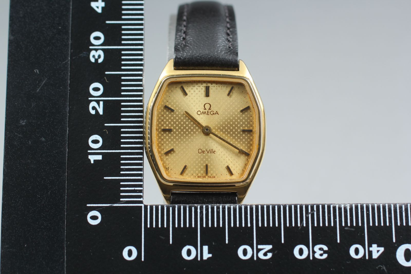 OMEGA デビル Cal.1387 レディース クォーツ ゴールド 新品ベルト 22mm 