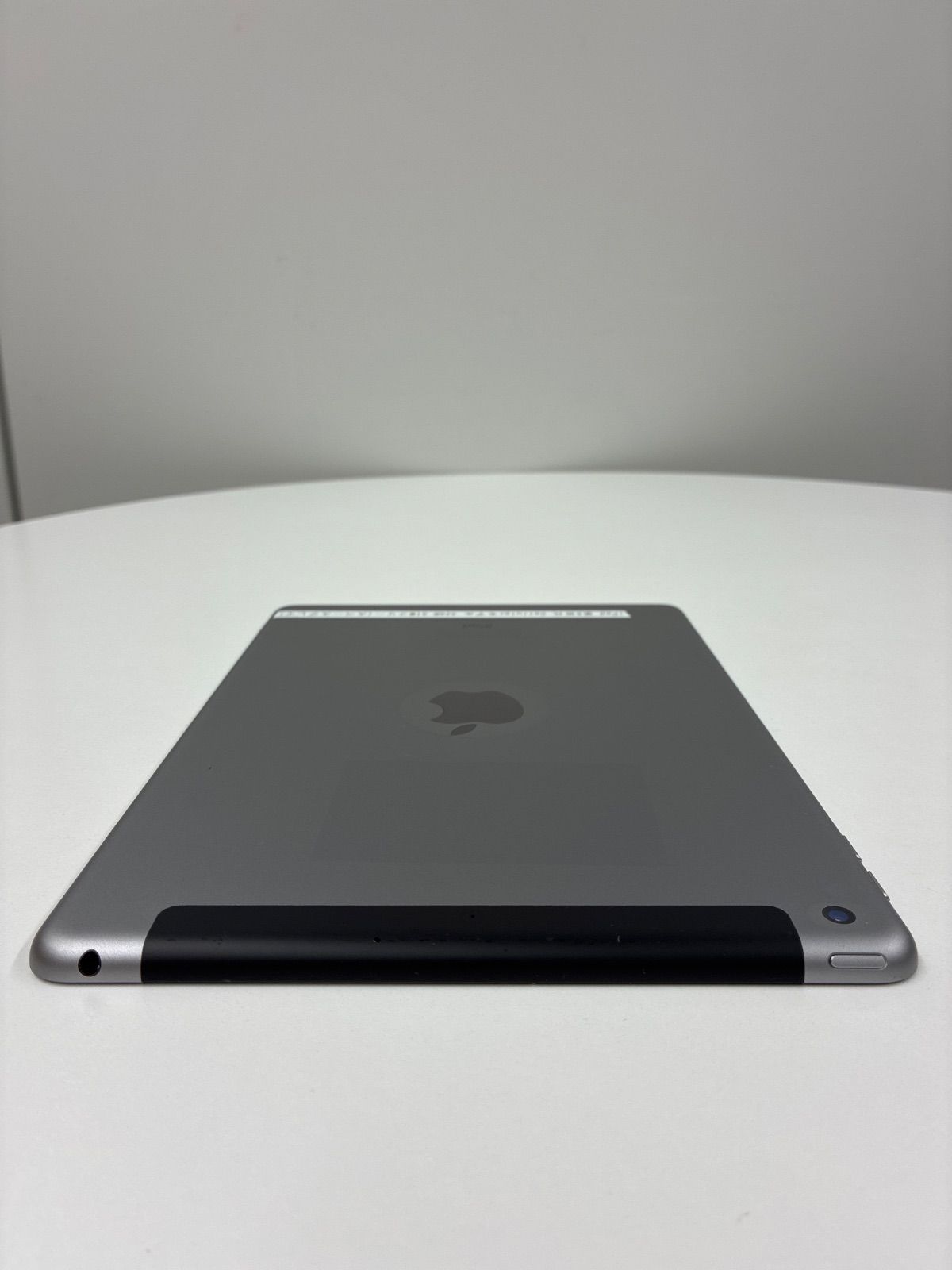 iPad本体 液晶小傷あり Apple やや傷あり - メルカリ