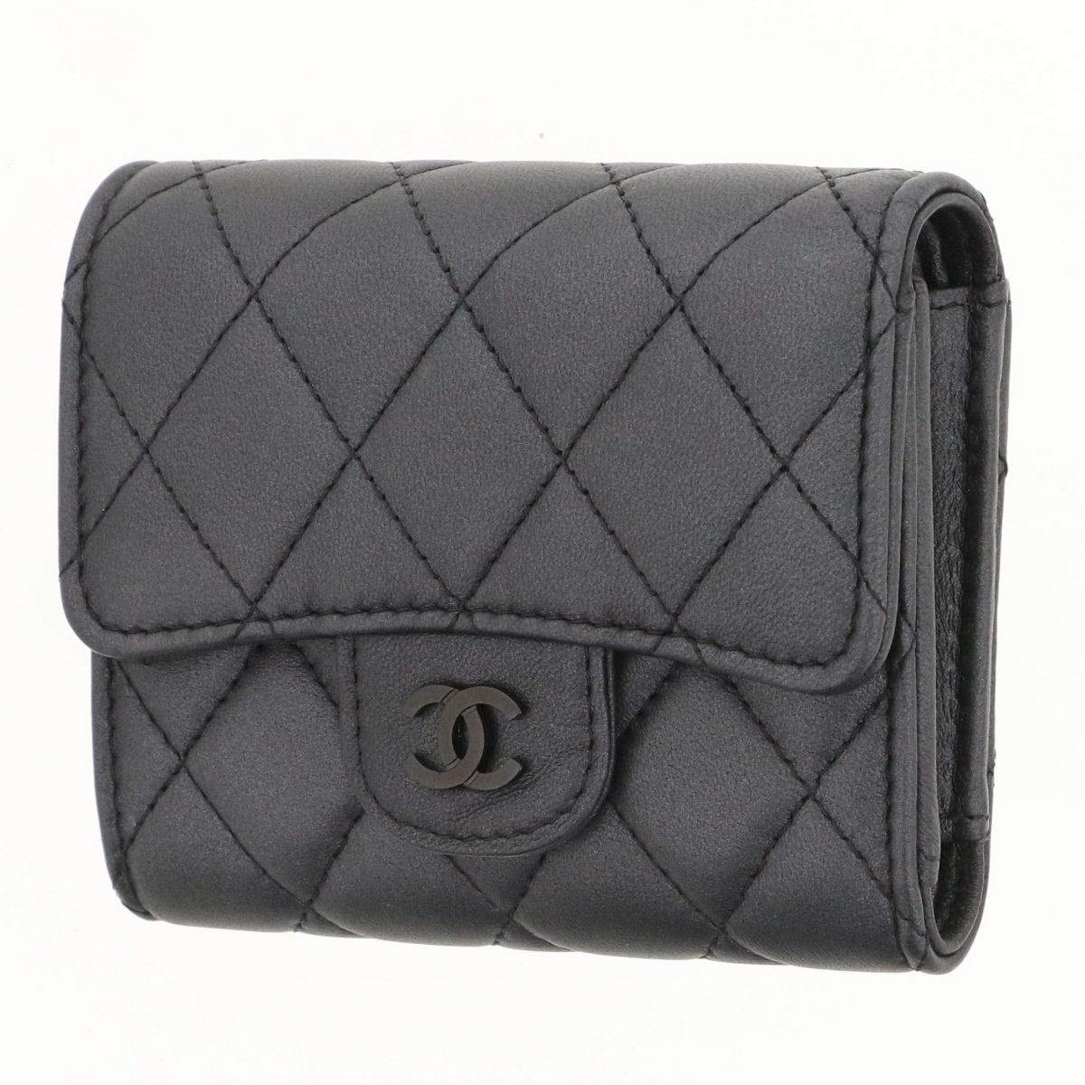 CHANEL シャネル クラシック スモールフラップウォレット ソーブラック 三つ折り財布 AP0229 ブラック  ユニセックス【中古】 CHANEL シャネル クラシック スモールフラップウォレット ソーブラック