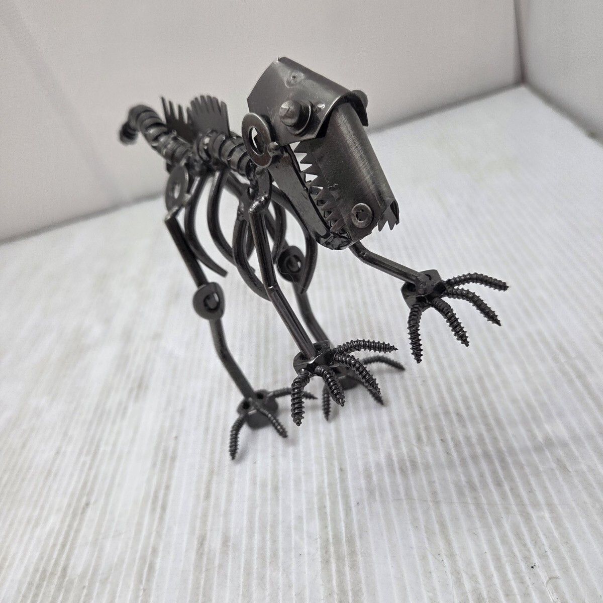 【美品/匿名配送】恐竜(大)　メタルアート　廃材アート　ボルト・ナットアート 美品/匿名配送】バイク① メタルアート 廃材アート ボルト・ナット