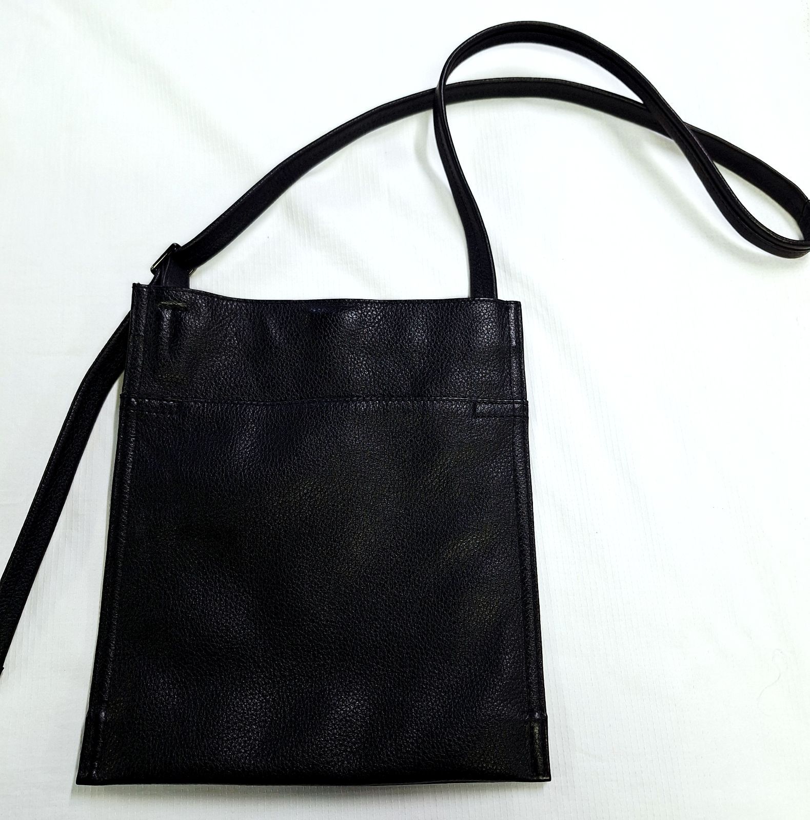 中古☆ear PAPILLONNER 薄型レザー ショルダーバッグ イアパピオネ 