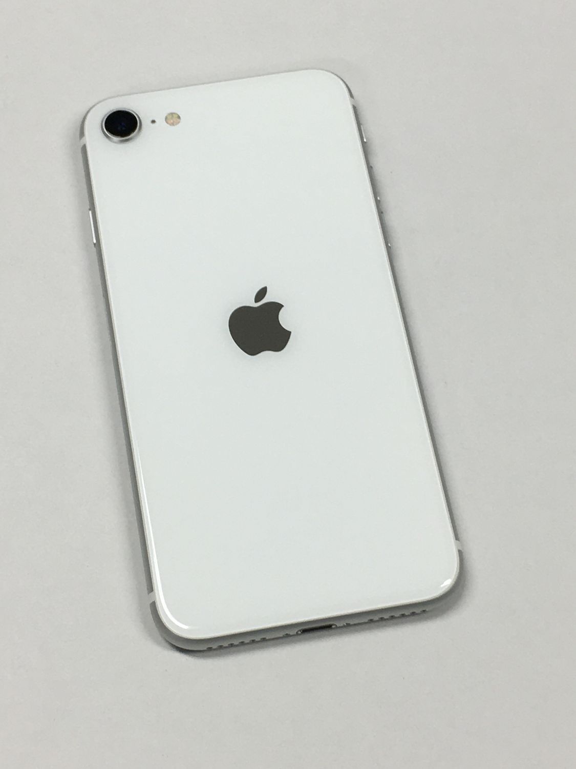iPhone SE2 128GB ホワイト SIMフリー【電池100%】 - メルカリ