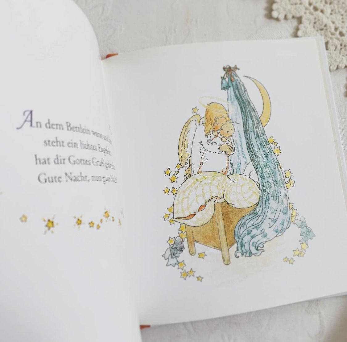 ドイツ洋書 ふんわり癒される天使の絵本 -星空や花畑を歩く愛らしい
