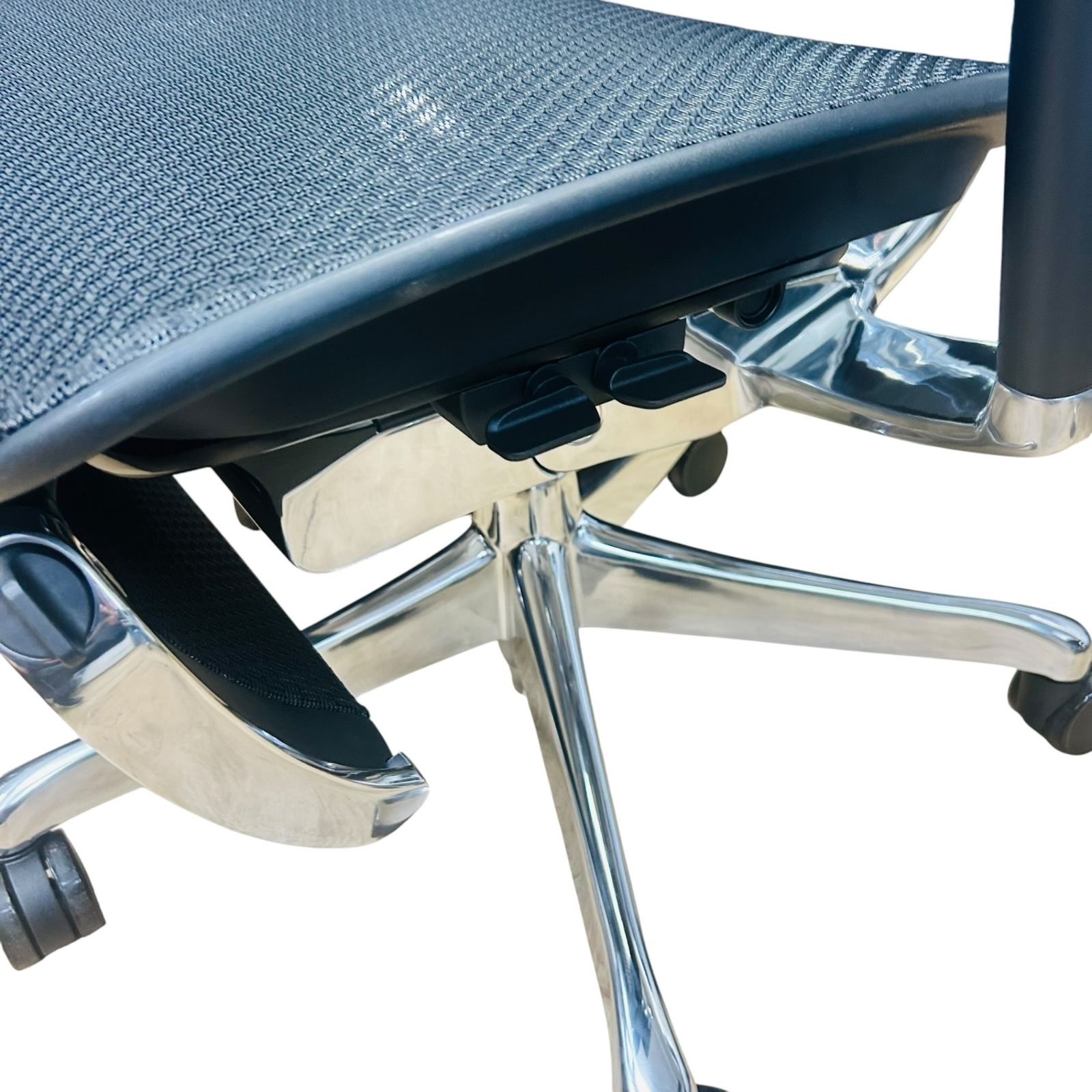  ▲ エルゴヒューマンプロオットマン2 Ergohuman Pro Ottoman 2 オフィスチェア 展示品 メッシュ ブラック 人間工学設計 高機能チェア 可動アーム 昇降リクライニング機能付き2459073 2459073 在宅ワーク オフィスチェア ワークチェア 椅子 チェア