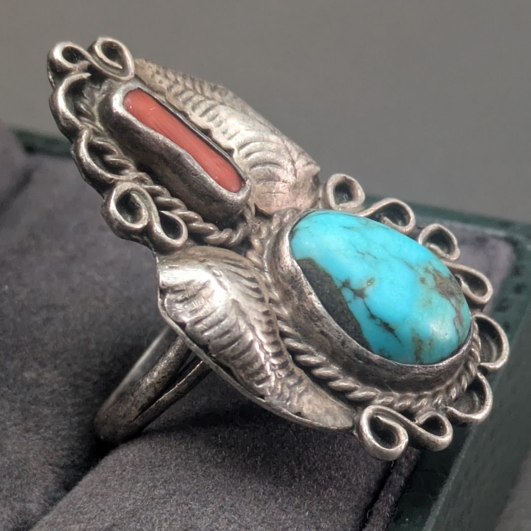 作家物　NAVAJO ナバホ　リング　ターコイズ　珊瑚　インディアンジュエリー ナバホ族 ヴィンテージ インディアンジュエリー ターコイズ 赤珊瑚