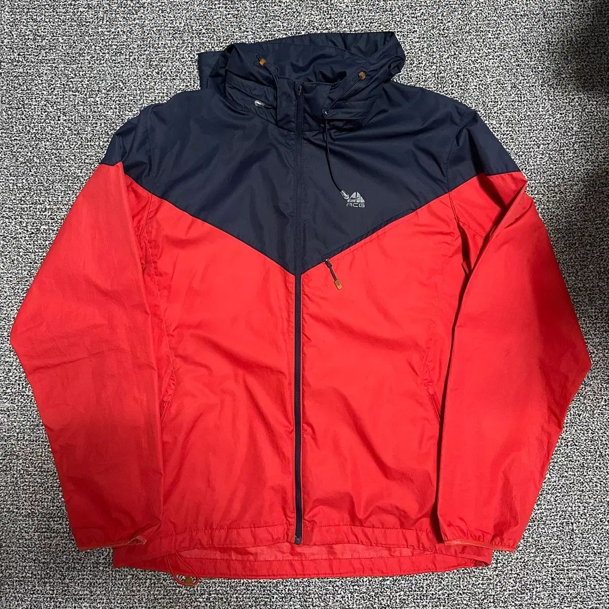 105) NIKE ACG ウィンドブレーカー ジャケット レッド/ネイビー - メルカリ