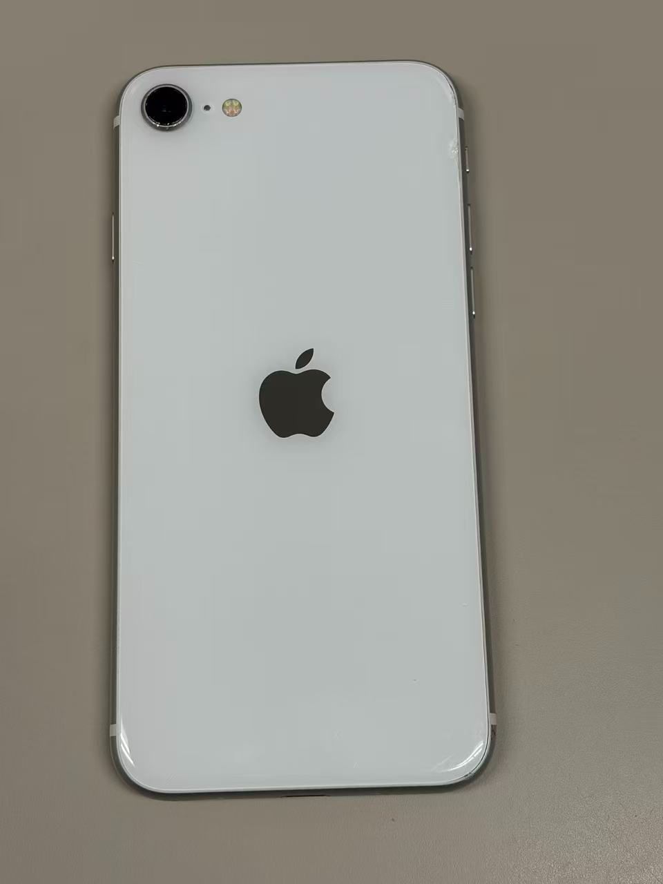 スマートフォン・携帯電話 電池81％ SIMフリーiPhone SE(第2世代