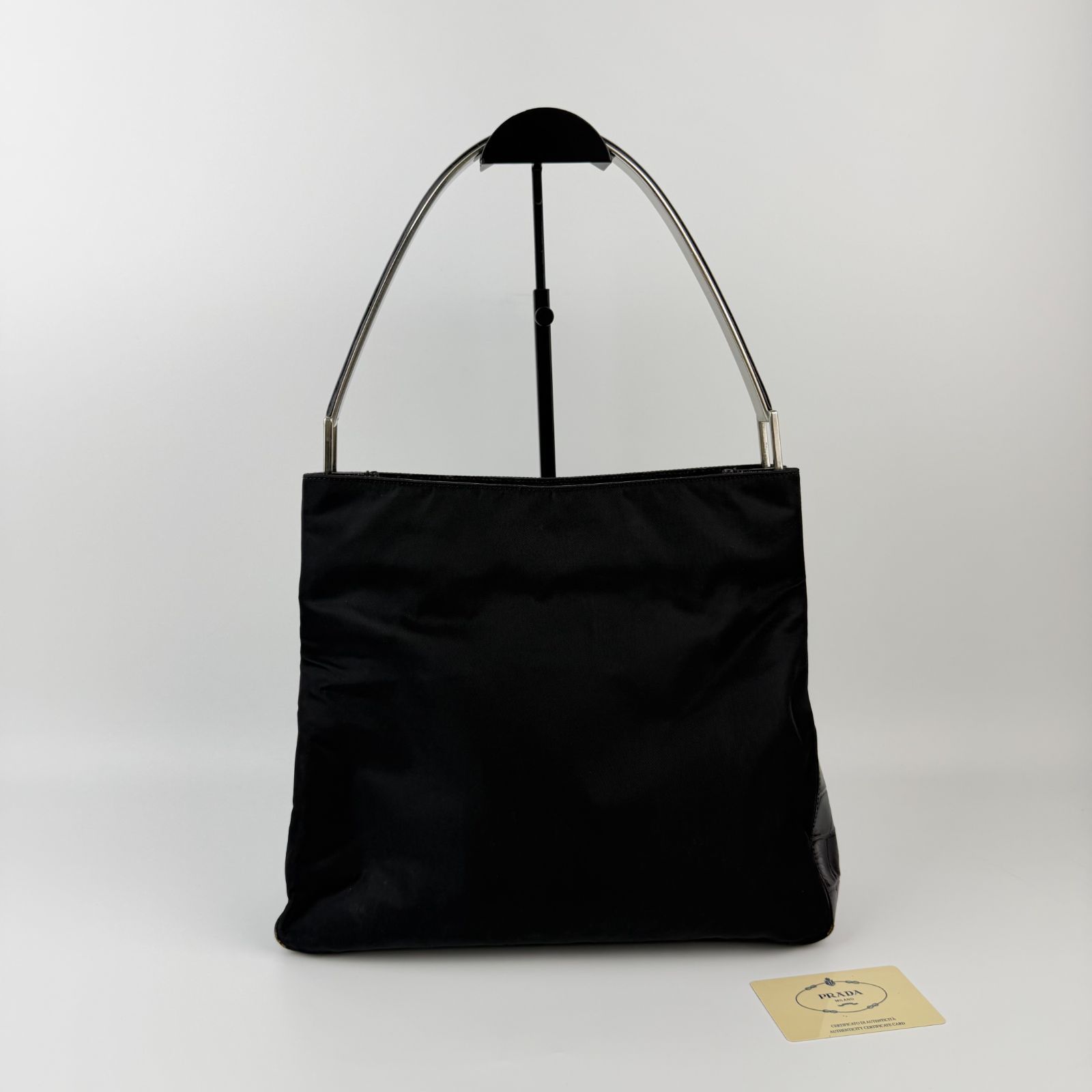 中古】PRADA プラダ ショルダーバッグ ブラック ナイロン 中古】PRADA プラダ ショルダーバッグ ブラック ナイロン
