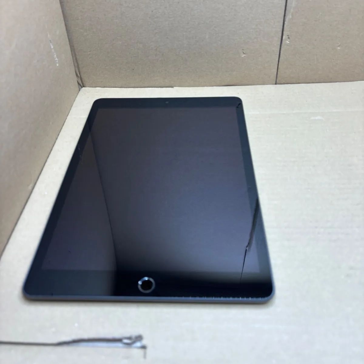 iPad 第9世代 64GB スペースグレイ Wi-Fi+Cellular - メルカリ