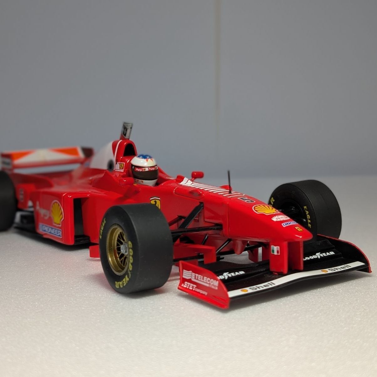 1/18 ミニチャンプス フェラーリF310B ミハエル・シューマッハ