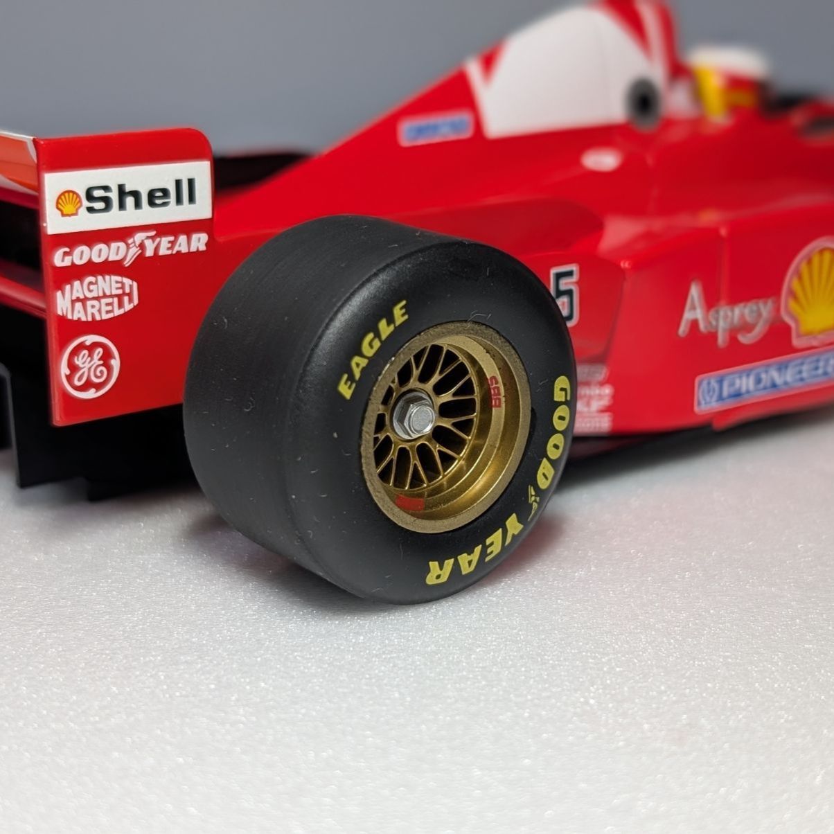 1/18 ミニチャンプス フェラーリF310B ミハエル・シューマッハ