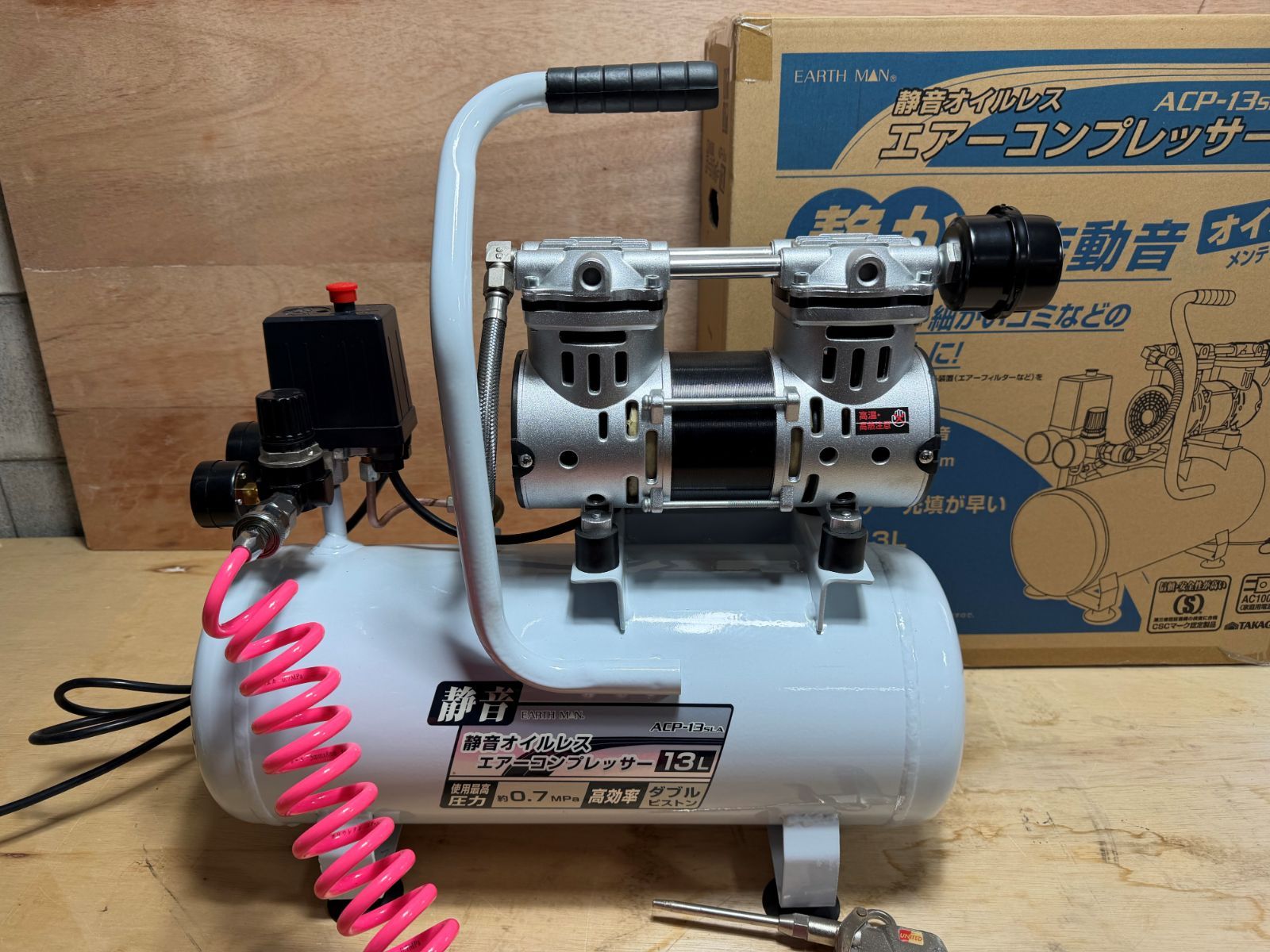超美品 EARTH MAN オイルレス エアーコンプレッサー 13L ACP-13SLA 