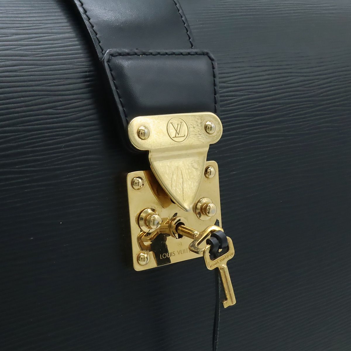 LOUIS VUITTON ルイ ヴィトン エピ セルヴィエット フェルモワール