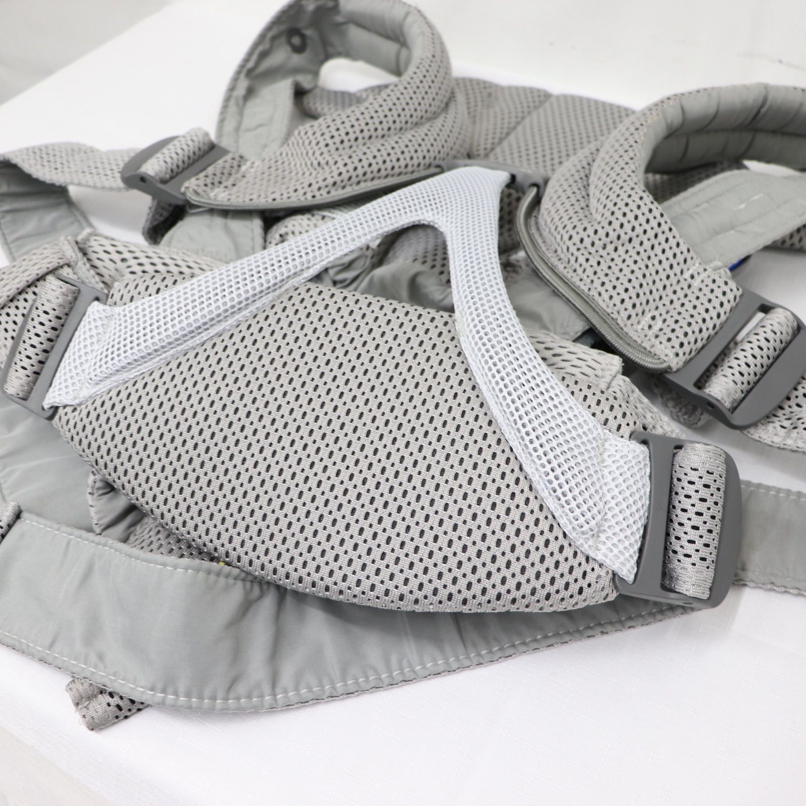 美品】BABYBJORN ベビージョルン ベビーキャリア MOVE エアリー 