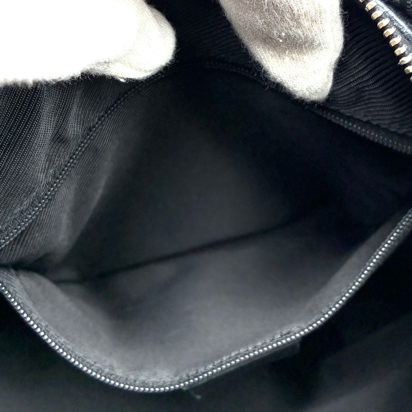 美品 GUCCI グッチ GGキャンバス ショルダーバッグ セミショルダー ワンショルダー キャンバス レザー ブラック 黒 肩掛け 総柄 ロゴ イタリア製 レディース ウィメンズ 通勤 通学 お出かけ 冠婚葬祭 シック 美品 GUCCI グッチ GGキャンバス ショルダーバッグ セミショルダー