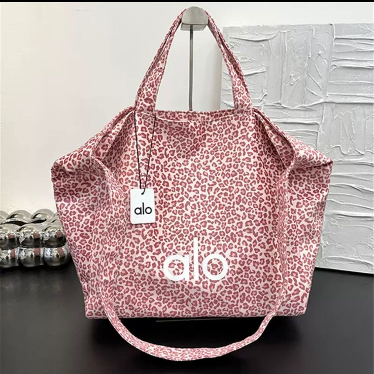 新品 ALOのロゴ入りトートバッグ - メルカリ