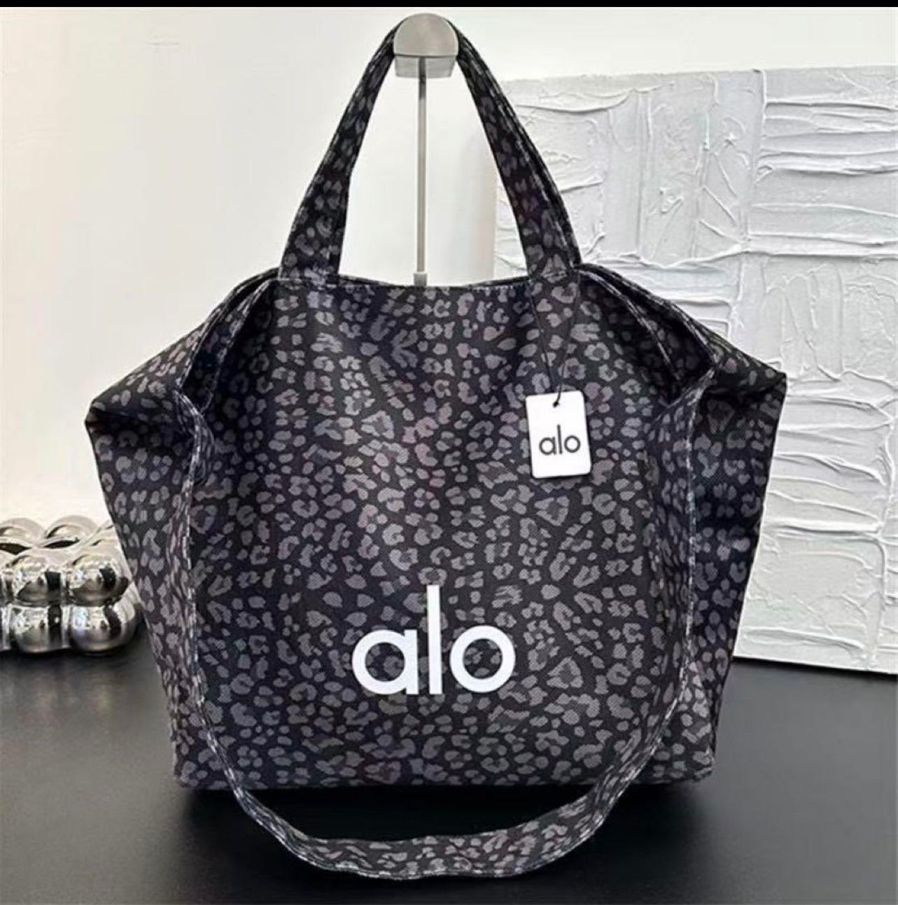 新品 ALOのロゴ入りトートバッグ - メルカリ