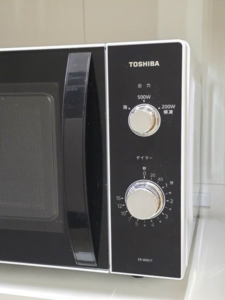 中古品】 東芝 TOSHIBA 電子レンジ 17L 50/60Hz共用 横開き 庫内 